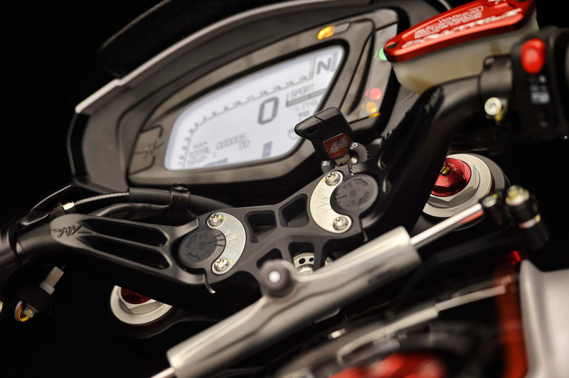 Illustration for article titled 2016 MV Agusta Brutale 800 And Lewis Hamilton Dragster RR: Small Changes And More Bling